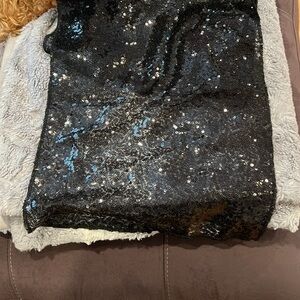 LANN’S LINEN SEQUINS TABLE RUNNERS